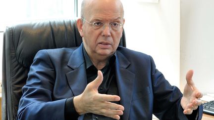 Patrick Buisson, dans son bureau de Boulogne-Billancourt (Hauts-de-Seine), le 9 juin 2009. (IAFRATE PATRICK / SIPA)