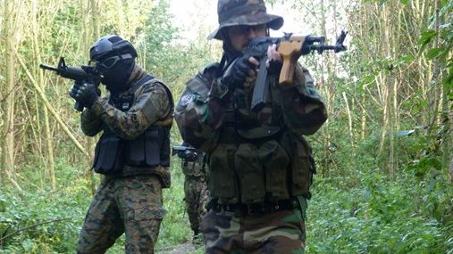 Photo r&eacute;cup&eacute;r&eacute;e sur Facebook et&nbsp;diffus&eacute;e le 3 octobre 2014 par les medias belges, au sujet d'un "entra&icirc;nement jihadiste dans les Ardennes". (FACEBOOK/ FRANCETV INFO)