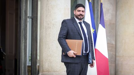 Le ministre de la Fonction publique, Guillaume Kasbarian, lors d'un conseil des ministres, le 1er octobre 2024. (LUC NOBOUT / MAXPPP)