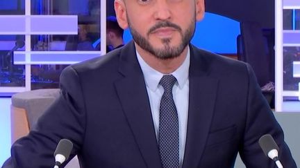 Le JT de franceinfo soir du mardi 24 janvier présenté par Jean-Christophe Galeazzi sur franceinfo est consultable en ligne en replay pour voir et revoir ce journal télévisé qui décrypte l'actualité. Retrouvez les dernières infos de la semaine, l'Eurozapping, les grands reportages, les interviews et les explications de la rédaction sur toute l’actualité nationale et internationale. (FRANCEINFO)