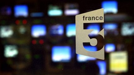 Logo de France 3 pris dans l'immeuble de France Télévision, le 28/2/2008 (AFP/Joël Saget)