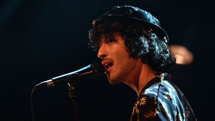 Le chanteur Adam Naas aux Francofolies de La Rochelle le 12 juillet 2018 (XAVIER LEOTY / AFP)