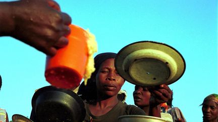 Une distribution d'aide humanitaire en Angola. (MAXPPP)