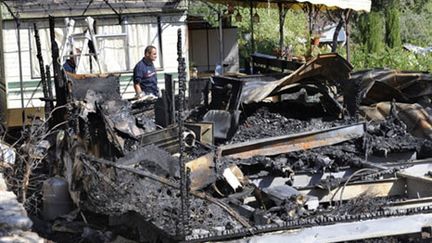 Le mobil-home incendié du camping de La Cigalière à Cannet-des-Maures. (AFP - Anne-Christine Poujoulat)