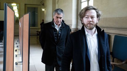 Maitre Antoine Vey, à droite, et son client Jérôme Cahuzac, à Paris le 19 février 2018. (MAXPPP)