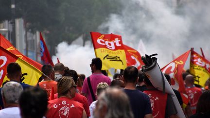 Des&nbsp;cheminots grévistes manifestent à Marseille (Bouches-du-Rhône), le 24 mai 2018. (GERARD BOTTINO / CROWDSPARK / AFP)