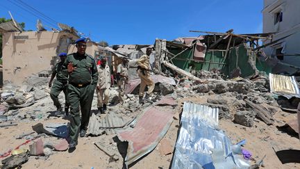 Des policiers somaliens, le 17 mai 2017 à Mogadiscio, la capitale de la Somalie. (FEISAL OMAR / REUTERS)