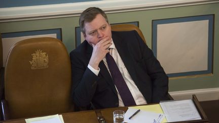 Le Premier ministre islandais,&nbsp;David Gunnlaugsson, le 4 avril 2016 au Parlement. (HALLDOR KOLBEINS / AFP)