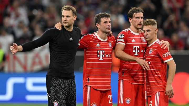 Manuel Neuer, Thomas Müller, Leon Goretzka et Joshua Kimmich après la victoire du Bayern face à Barcelone en phase de groupes de la Ligue des champions, le 13 septembre 2022. (CHRISTOF STACHE / AFP)