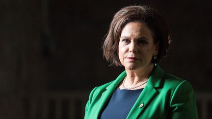 La présidente du Sinn Fein,&nbsp;Mary Lou McDonald, lors d'une réunion de son parti le 10 février 2018. (BARRY CRONIN / AFP)