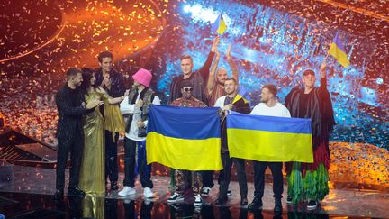 Le groupe ukrainien Kalush Orchestra après sa victoire au concours de l'Eurovision, le 14 mai 2022 à Turin (Italie). (NDERIM KACELI / NURPHOTO / AFP)