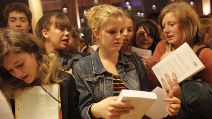 Quelques-uns parmi les jeunes jurés du prix Goncourt des lycéens en 2012
 (OLIVIER CORSAN/PHOTOPQR/LE PARISIEN)