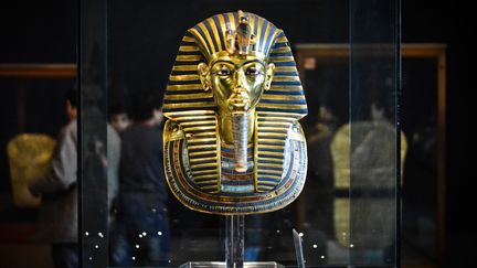 A la suite de travaux, la barbe de Toutankhamon avait été abîmé et mal réparé par des des employés du musée du Caire.
 (MOHAMED EL-SHAHED / AFP)