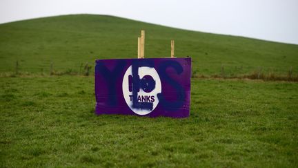 NO - Une affiche appelant &agrave; voter "non" au r&eacute;f&eacute;rendum vandalis&eacute;e par un supporter du "oui" pr&egrave;s d'Edimbourgh (Ecosse), le 11 septembre 2014. (DYLAN MARTINEZ / REUTERS)