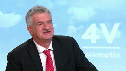 Élections européennes : "Alliance rurale est le retour du bon sens", propose la tête de liste Jean Lassalle (France 2)