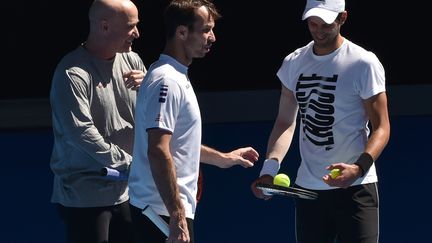 Novak Djokovic entraîné par André Agassi et Radek Stepanek, une image du passé (PAUL CROCK / AFP)