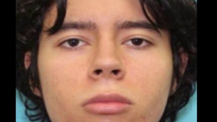 Salvador Ramos, un homme de 18 ans, a tué 19 enfants et deux adultes dans une école du Texas, aux États-Unis, mardi 24 mai. La journaliste Camille Guttin évoque le profil du meurtrier. (franceinfo)