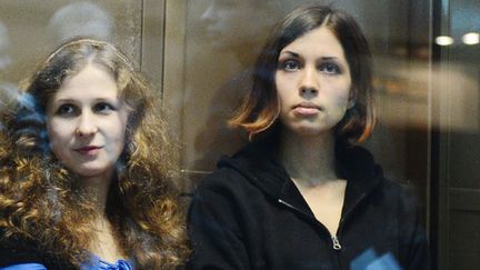 Maria Alekhina et Nadejda Tolokonnikova des Pussy Riot, le 10 octobre 2012.
 (Natalia Kolesnikova / AFP)