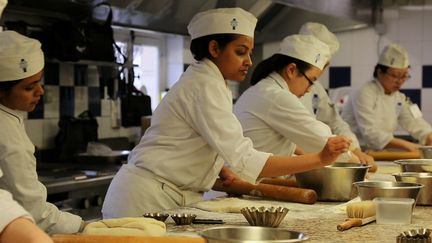 Le film de Vérane Frédiani, "A la recherche des Femmes-Chefs" propose un tour du monde de la gastronomie auprès des plus grandes cuisinières  
 (La Ferme Productions)