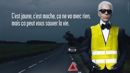 En 2008, Karl Lagerfeld avait accepté d'être au cœur d'une campagne de sensibilisation de la sécurité en faveur du port du gilet jaune. (CHRISTOPHE MORIN / MAXPPP)