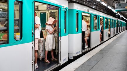 Une rame du métro parisien, en septembre 2023 (illustration). (LAURE BOYER / AFP)