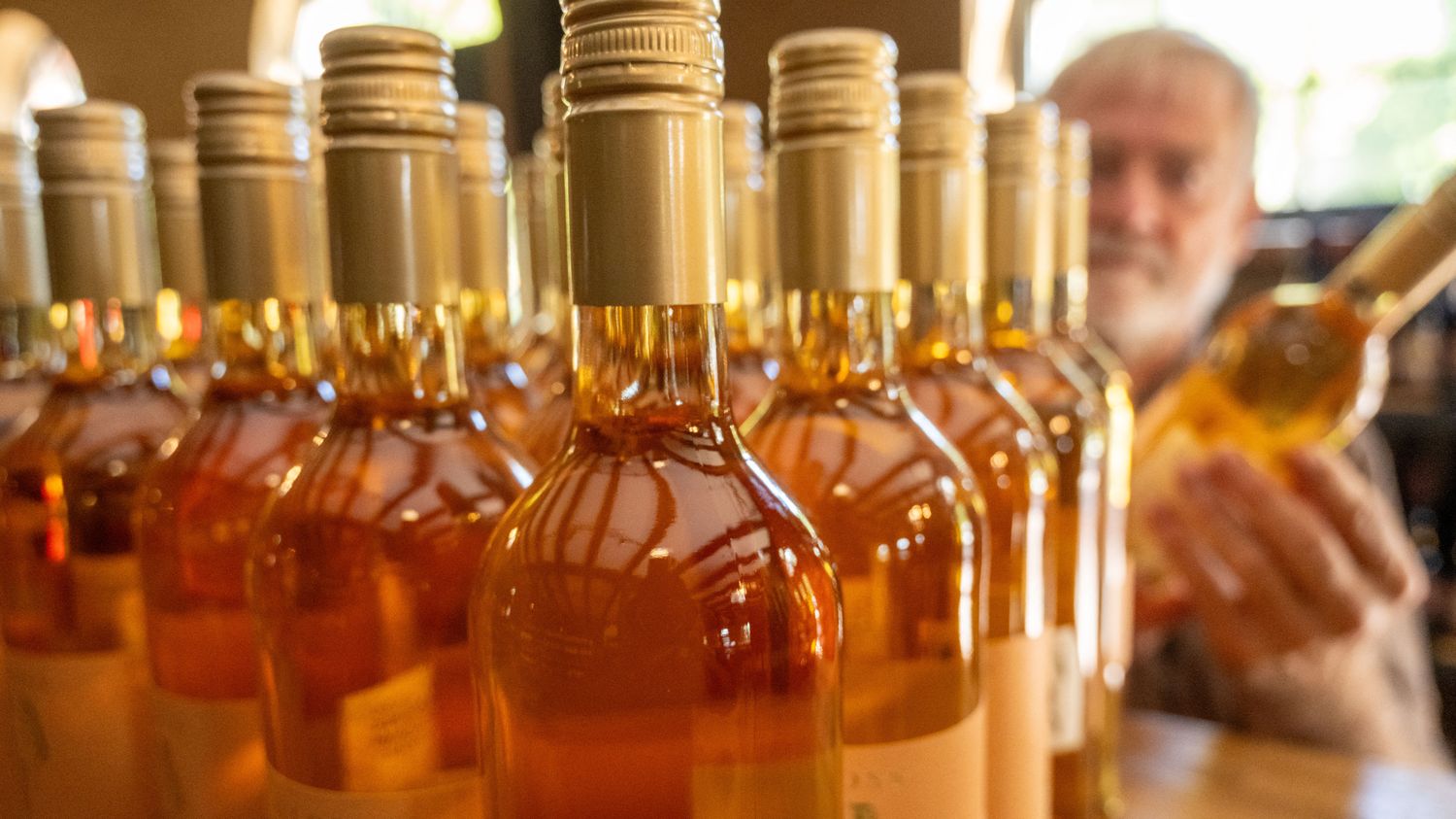 Taste, price, new consumption patterns… Will screw caps on top of wine bottles replace corks?