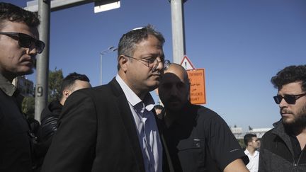 Itamar Ben Gvir, alors député, se rend sur les lieux d'une explosion à un arrêt de bus à Jérusalem, le 23 novembre 2022. (MAYA ALLERUZZO / AP/ SIPA)