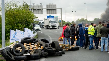 Des marins grévistes bloquent le trafic du tunnel sous la Manche