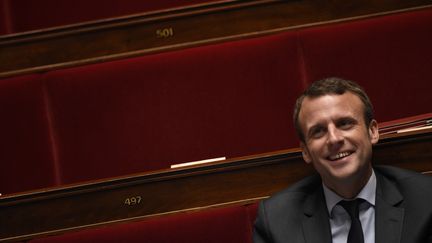 Le Foll "espère" que la possible candidature de Macron est un "canular"