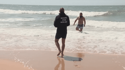 Gironde : des sauveteurs bénévoles pour surveiller les plages de Lège-Cap-Ferret (FRANCE 2)