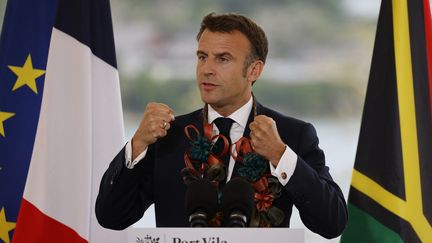 Emmanuel Macron lors d'un discours au Vanuatu, à Port Vila, le 27 juillet 2023. (LUDOVIC MARIN / AFP)