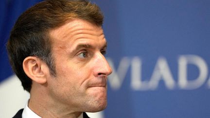 Le président de la République, Emmanuel Macron, lors d'une conférence de presse à Zagreb, le 25 novembre 2021.&nbsp; (DARKO VOJINOVIC / AFP)