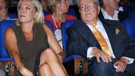 Jean-Marie Le Pen et sa fille, Marine, participent côte à côte aux "Journée d'été Marine 2012", à Nice, le 10 septembre 2011. (AFP - Valery Havche)