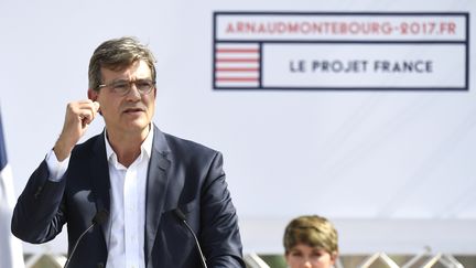 L'ancien ministre de l'Economie Arnaud Montebourg annonce sa candidature à la présidentielle de 2017, à la Fête de la rose de Frangy-en-Bresse (Saône-et-Loire), le 21 août 2016. (PHILIPPE DESMAZES / AFP)