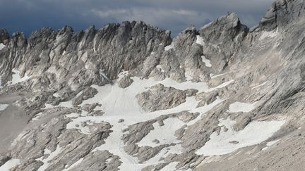 La partie sud du glacier Schneeferner, dans les Alpes bavaroises,&nbsp;en Allemagne, le 11 août 2021. (ANGELIKA WARMUTH / DPA / AFP)