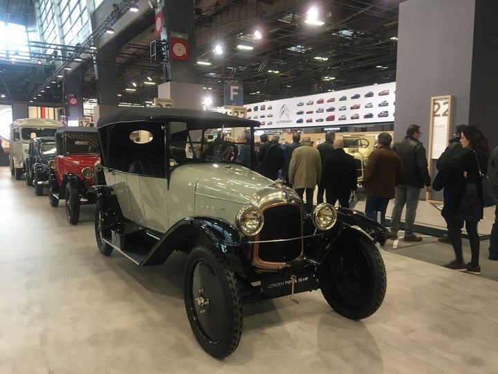 Citroën fête cette année son centenaire, l'occasion d'accorder une large place dans ce Salon à ses modèles. (SERGE MARTIN FRANCE INFO)