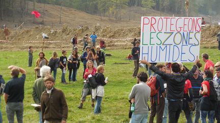 &nbsp; (Les manifestations contre le barrage de Sivens, d'abord pacifiques, ont tourné au drame... @Maxppp)