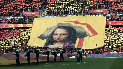 Les supporters du RC Lens (L2) ont déployé un tifo géant à l'effigie de Mona Lisa samedi avant le derby contre Valenciennes, 10 février 2018
 (PHOTOPQR/VOIX DU NORD/MAXPPP)