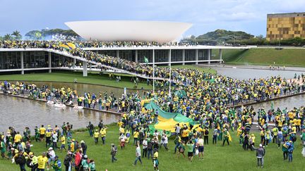 Des partisans de l'ancien président d'extrême-droite Jaïr Bolsonaro ont envahi le Congrès brésilien à Brasilia. (EVARISTO SA / AFP)