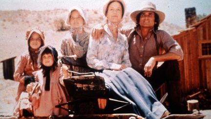 Les acteurs Melissa Gilbert, Sidney Greenbush, Melissa Sue Anderson, Karen Grassle &amp; Michael Landon de la série "La petite saison dans la prairie". (Worldvision Enterprises Inc)