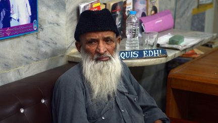 Abdul Sattar Edhi, fondateur du mouvement caritatif qui porte son nom, chez lui à Karachi au Pakistan. (Asif Hassan/AFP)