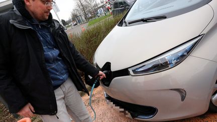 La France est le premier pays d’Europe à avoir dépassé le cap des 100&nbsp;000 voitures 100% électriques. La voiture électrique la plus achetée est la Zoe de Renault. (MAXPPP)