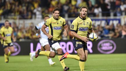 Le joueur de Clermont Camille Lopez  (THIERRY ZOCCOLAN / AFP)