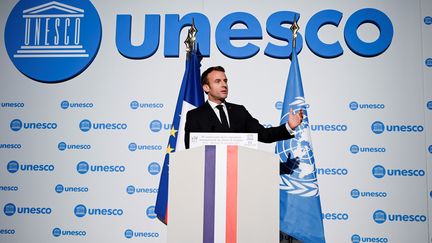 Le président de la République, Emmanuel Macron, lors de son discours à l'Unesco, à Paris, le 20 novembre 2019, à l'occasion&nbsp;du 30e anniversaire de la Convention internationale des droits de l'enfant.&nbsp; (ERIC FEFERBERG / AFP)