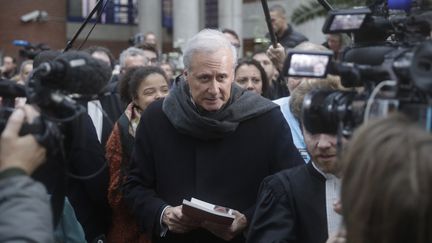 Georges Tron, sortant de la cour d'assises de Bobigny, le 15 novembre 2018. (GEOFFROY VAN DER HASSELT / AFP)