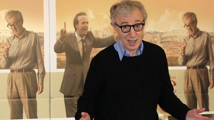 Le r&eacute;alisateur Woody Allen pose lors de la premi&egrave;re de "To Rome with Love", le 13 avril 2012, &agrave; Rome. (STEFANO RELLANDINI / REUTERS)