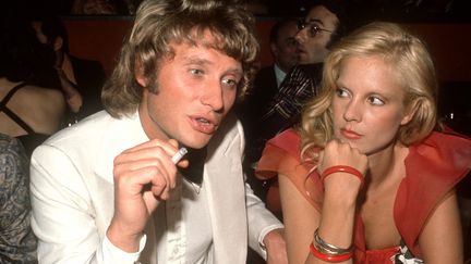 Johnny Hallyday et Sylvie Vartan dans un restaurant parisien, en mai 1973
 (AFP)