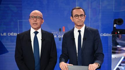 Eric Ciotti et Bruno Retailleau lors du débat pour l'élection du président du parti Les Républicains, à Boulogne-Billancourt (Hauts-de-Seine), le 21 novembre 2022. (CHRISTOPHE ARCHAMBAULT / AFP)