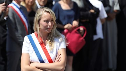 Marion Maréchal-Le Pen lors d'une minute de silence sur la promenade des Anglais à Nice (Alpes-Maritimes), le 18 juillet 2016. (VALERY HACHE / AFP)