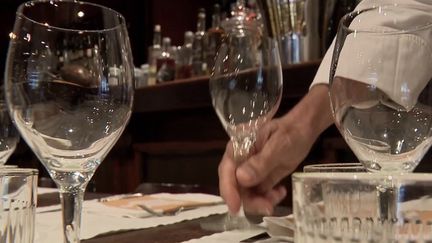 En France, c'est la fin des aides du fonds de solidarité dont continuaient de profiter certains hôteliers et restaurateurs. (CAPTURE ECRAN FRANCE 2)